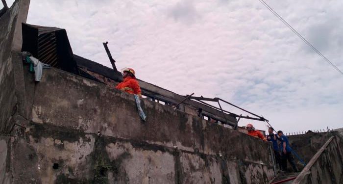 Kebakaran Hebat di Simpang Pulai Jambi! Satu Rumah dan Tiga Bedeng Ludes, Satu Korban Luka Bakar Serius