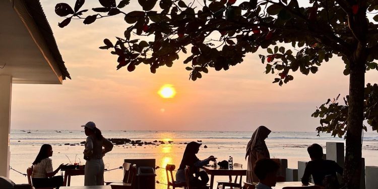 Moana Beach Cafe Sukabumi: Menu Lengkap, Harga Terjangkau, dan Spot Instagramable di Ujung Genteng