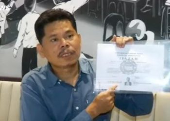 Salinan Ijazah Jokowi Resmi Diterima Bonatua dan Roy Suryo dari KPU