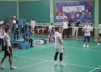 Menteri Nusron dan Wali Kota Palembang Tunjukkan Semangat Sportivitas di Lapangan Bulu Tangkis PORNAS KORPRI XVII