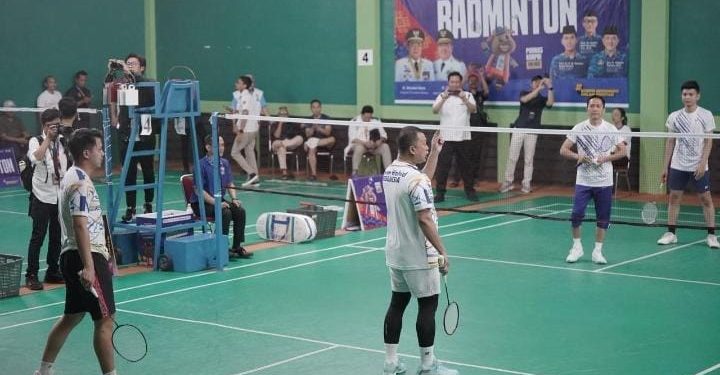 Menteri Nusron dan Wali Kota Palembang Tunjukkan Semangat Sportivitas di Lapangan Bulu Tangkis PORNAS KORPRI XVII