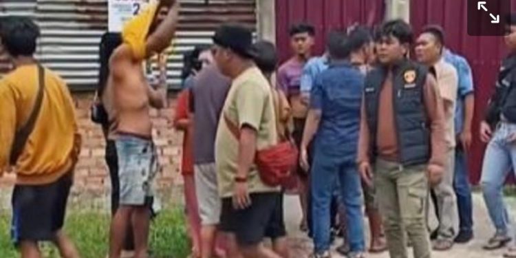Ricuh Warga Suku Anak Dalam vs Petugas Leasing di Jambi, Nyaris Adu Fisik di Tengah Jalan