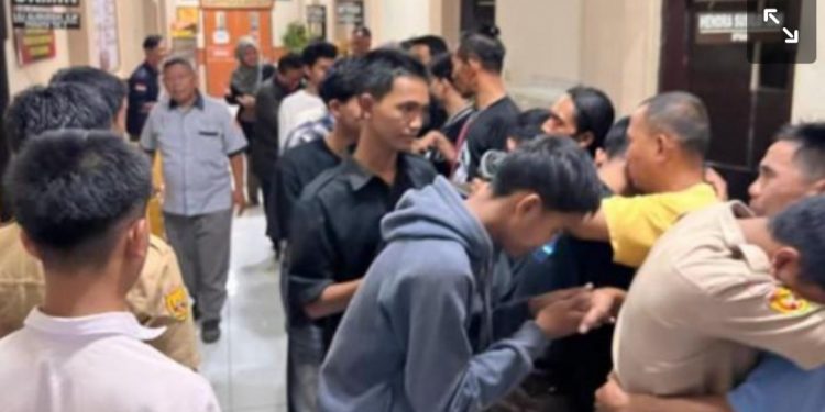 Sadis! Jari Siswa SMK Putus Akibat Celurit, Tapi 15 Pelaku Dilepas Polisi
