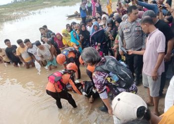 gambar warga saat penemuan mayat