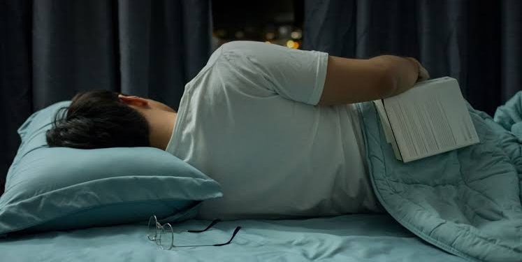Mengapa Stres Bisa Bikin Susah Tidur? Ini Penjelasan Dokter