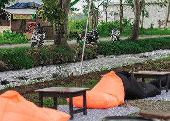 Sungai Space Kopi dan Resto Tegal: Sensasi Nongkrong di Tepi Sungai yang Estetik dan Adem Banget!