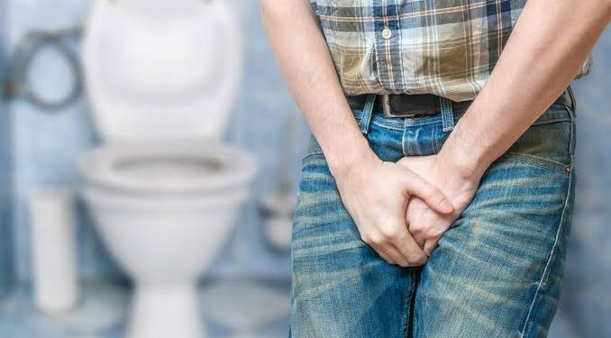 Bahaya Menahan Buang Air Kecil Terlalu Lama: Dokter Ungkap Risikonya