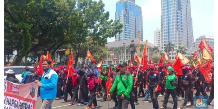 Buruh Geruduk Istana, UMP Jakarta 2026 Dinilai Tak Sejalan Biaya Hidup
