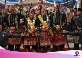 Gubernur Al Haris: Pemberian Gelar Adat Wujud Penghargaan dan Doa