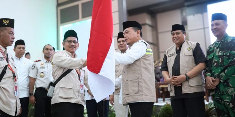 Gubernur Al Haris Lepas Kloter Perdana Keberangkatan Haji 2026 Provinsi Jambi