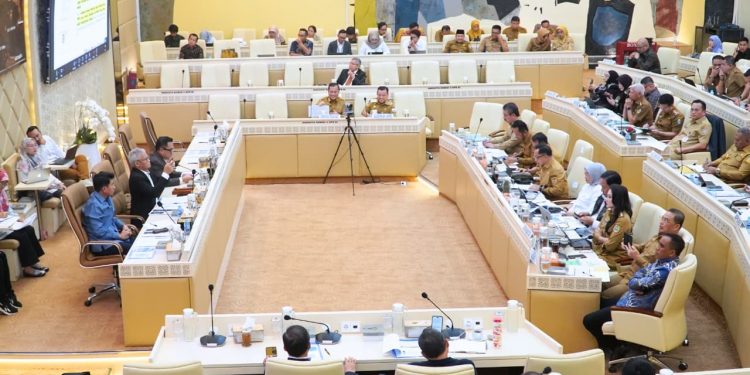 Raker Bersama Komisi II DPR RI, Gubernur Al Haris Terus Perjuangkan Nasib P3K Penuh Waktu dan Paruh Waktu