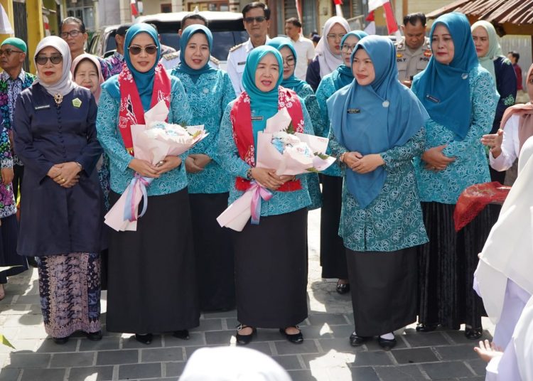 Tinjau 10 Program Pokok PKK di Desa Pondok Agung, Hj. Hesti Haris Apresiasi Kreativitas Ibu-Ibu
