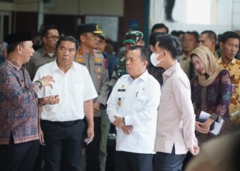 Gubernur Jambi, Al Haris Mendampingi Wakil Presiden Republik Indonesia, Gibran Rakabuming Raka, melakukan kunker ke RSUD Raden Mattaher.
