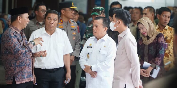 Gubernur Jambi, Al Haris Mendampingi Wakil Presiden Republik Indonesia, Gibran Rakabuming Raka, melakukan kunker ke RSUD Raden Mattaher.