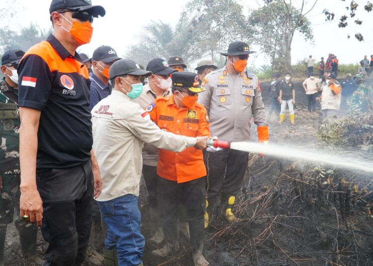 Gubernur Al Haris Turun ke Sarolangun, Pastikan Karhutla Ditangani, Minta Waterbombing untuk Pendinginan