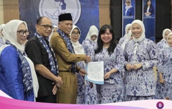 Hadiri Pelantikan IWAPI Wawako Azhar : IWAPI Harus Jadi Motor UMKM